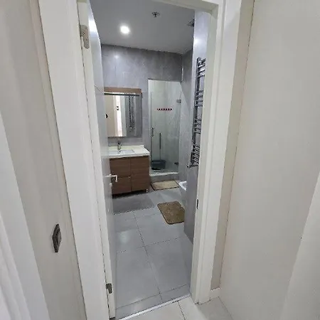 Apartment Huzzak Tower 1 M1